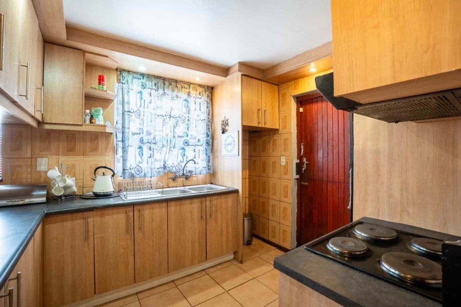 5 Bedroom Property for Sale in Electric City Western Cape